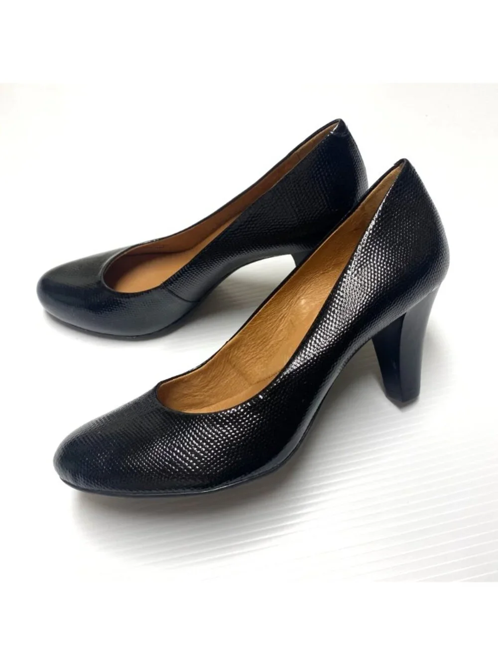size 10 M womens Nurture Marjorrie textured black pumps heels Pristine! leather